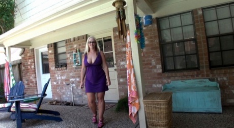 fat ugly blonde top pic