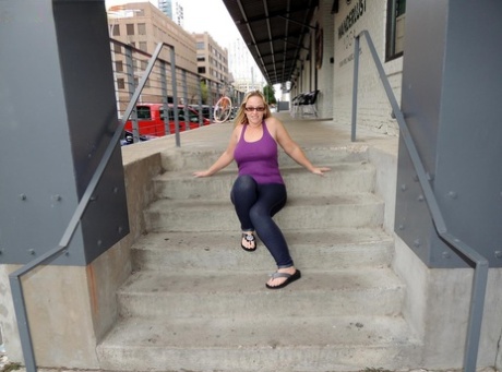 rough lesbian strap bbw xxx galleries