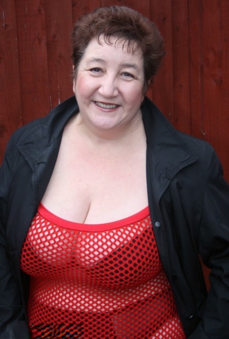 busty curvy mature shows off her sexy tan lines pichunter nude pics