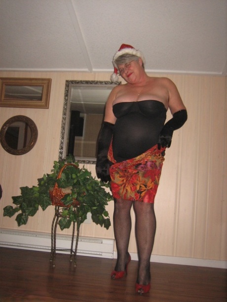 thick thighed femboy adult pics