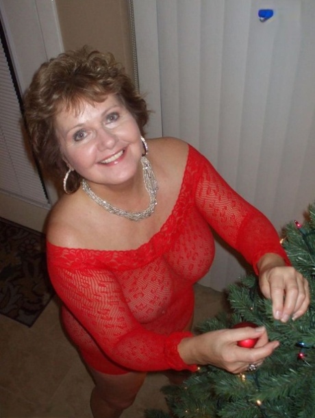 chubby hairy pussy tgp nude image