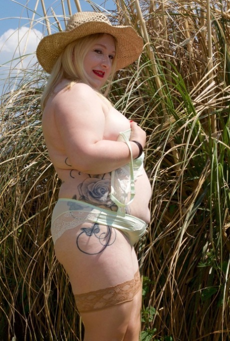 big booty girls in porn nudes image