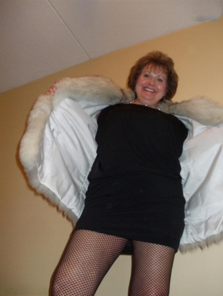 latina bbw karina gets off in her nylon pantyhose free xxx picture