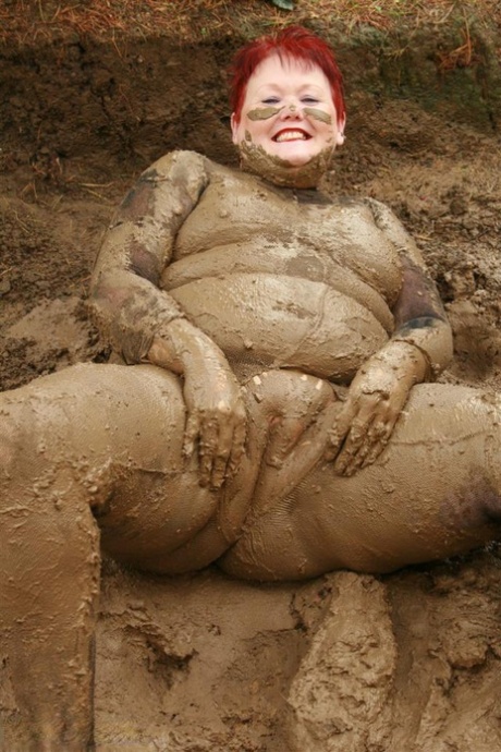 thick thighs facesitting adult image