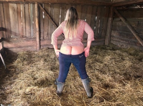 plumper milf kendra kox fucks huge cock for plumperpass beautiful naked picture
