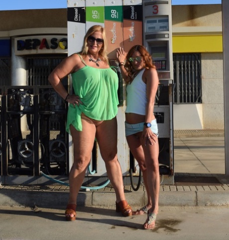 slim thick vic stepmom free sex gallery