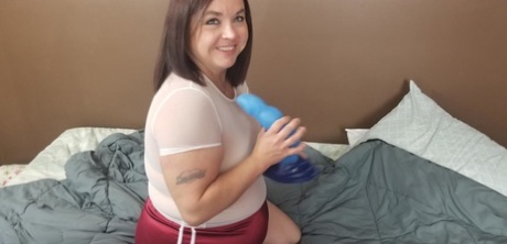 chubby russian bitch lara masturbates in the shower nice images