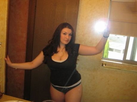 blonde plumper shows her off skills hot naked pictures