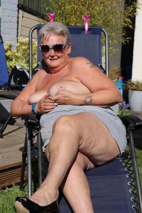 chubby fat thick london andrews with fat pussy tgp free naked pictures
