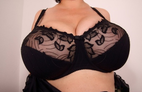 thick latina sloppy top picture
