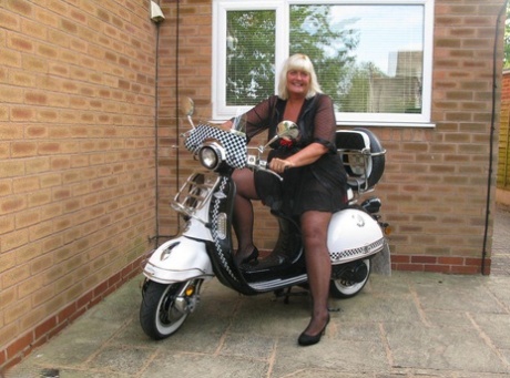 thick chubby sister hot sexy picture