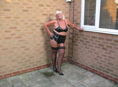 thick midget bbc beautiful naked images