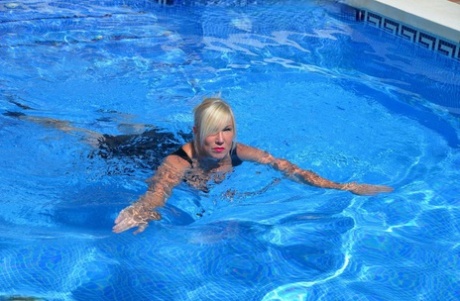 black nude picture plumper hot naked picture