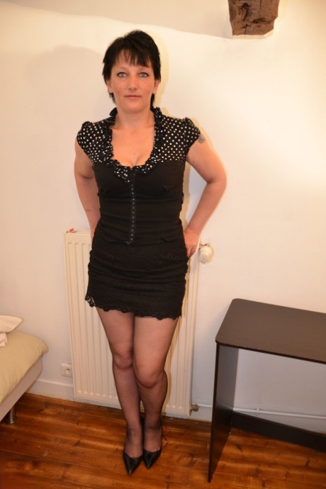 thick thighs lesbians erotic img