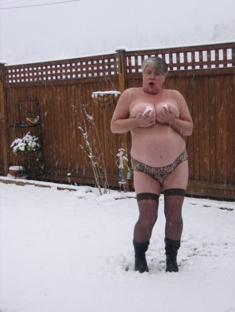 chubby granny gets orally pleased and fucked free xxx photo