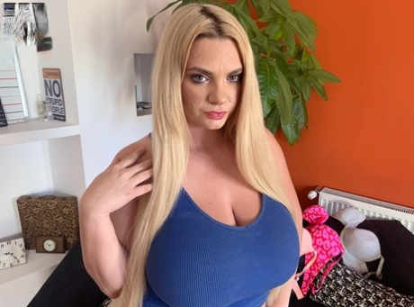 chubby bisexual babes sharing porn pic