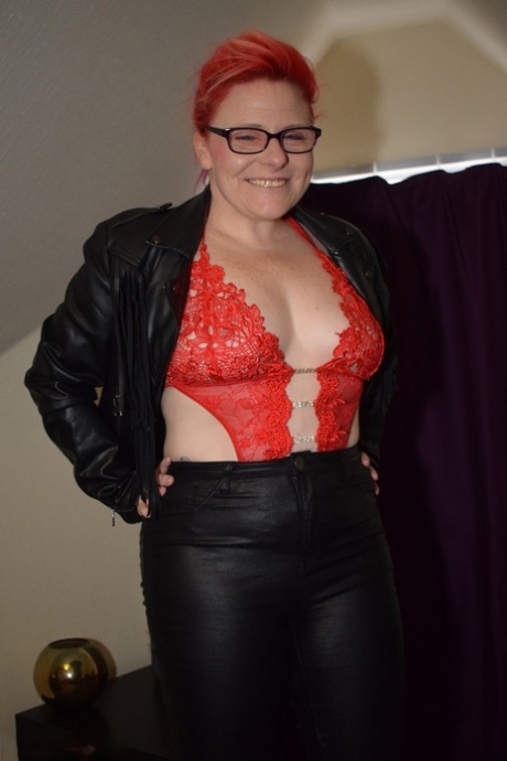chubby mature with big ass rides on big dildo pornos photos