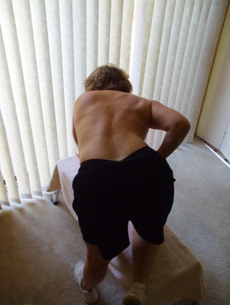 sexy thick moms nudes photos