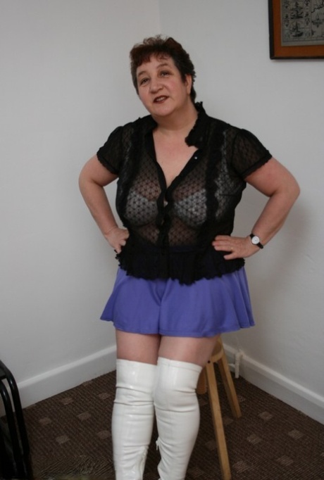 voluptuous skyy dreams is hot and bothered top pic