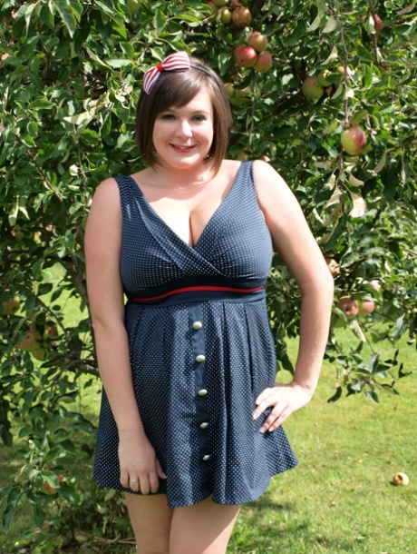 tall curvy brunette beautiful nude photo