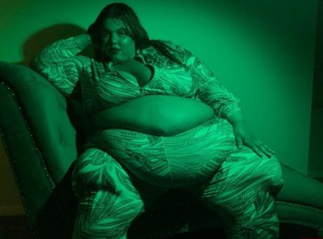 bbw erin green gets caught playing with her pussy beautiful nude photos
