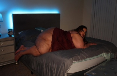 chubby mature wife does what shes told naked pictures