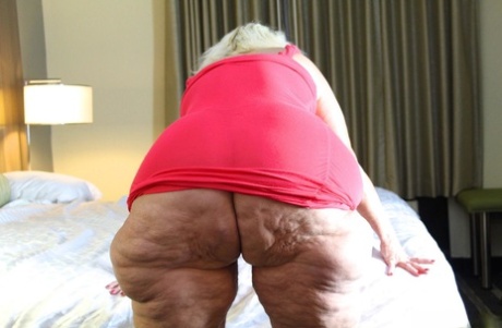 thick bartender xxx pictures