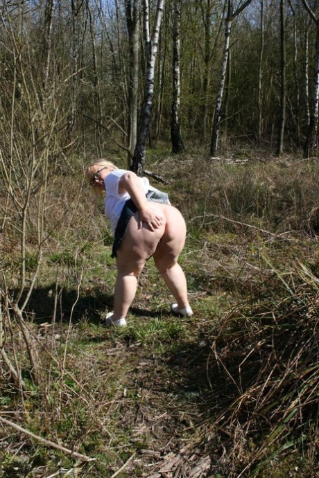 thick ass spreading sexy pictures