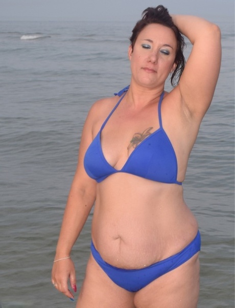 topless fat pussy thong twerk adult image
