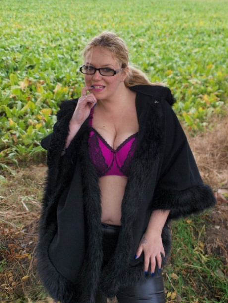 mature chubby free porn naked pic