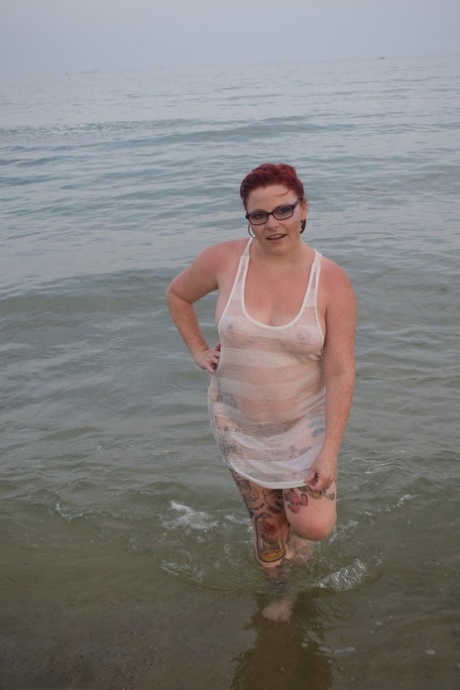 thick mom twerking naked galleries