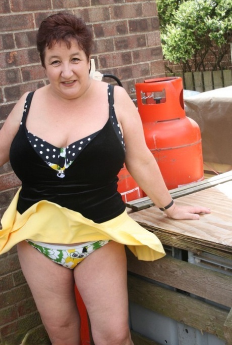 casting curvy step top img