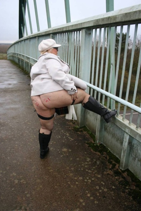 thick albino girl pornographic archive