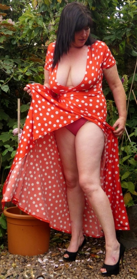 bbw at the beach porno image