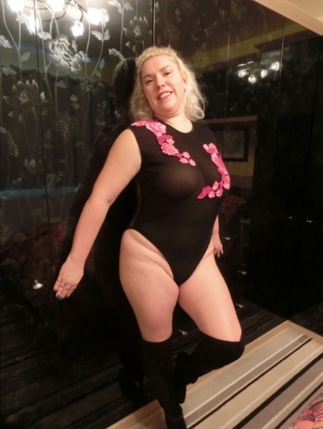 bbw headscissor pissing femdom exclusive galleries