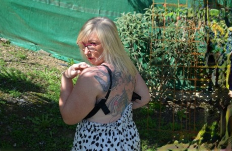 curvy floozy shows real potential at her first try out best photo