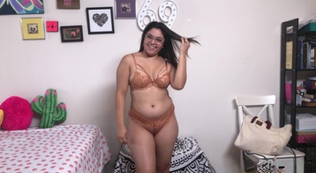 sucking fat clit sex picture