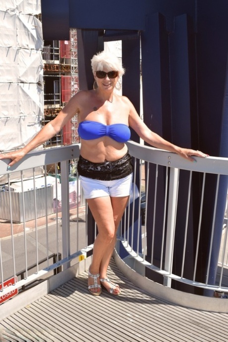 thick muscular thighs beautiful image