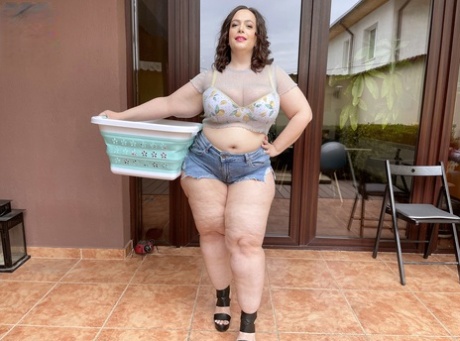 sara jay thick whooty erotic pics