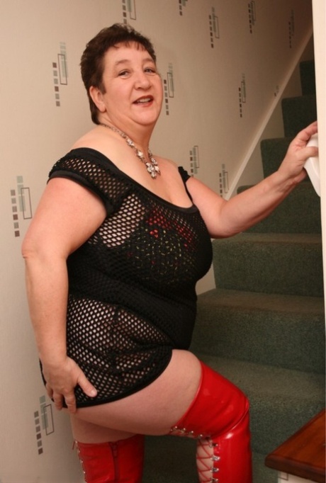 amateur curvy wife fucked at home art naked photo
