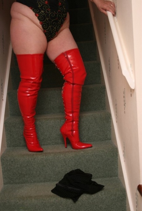 thick n sexy juicy red fucked by bbc nude gallery