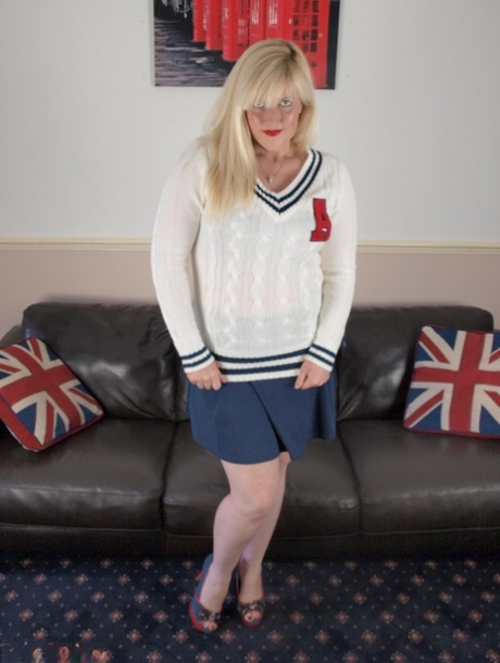 sexy voluptuous blonde milfs adult gallery