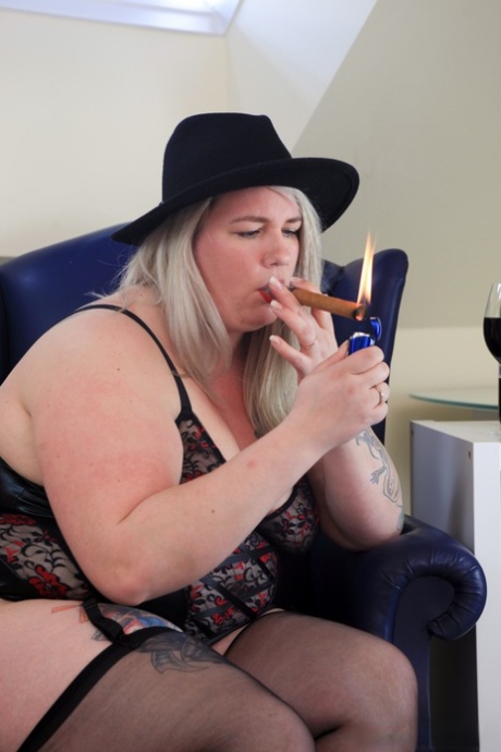 bbw lesbian spit adult pic