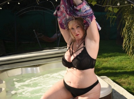 hot chubby girl gets her plump pussy licked and fucked hot sexy picture
