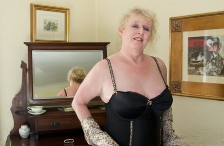 beautiful bbw in stockings shakes a big butt and fucks anal art xxx pics