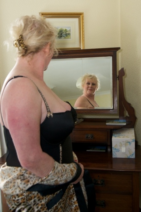 bbw folded hot nude image