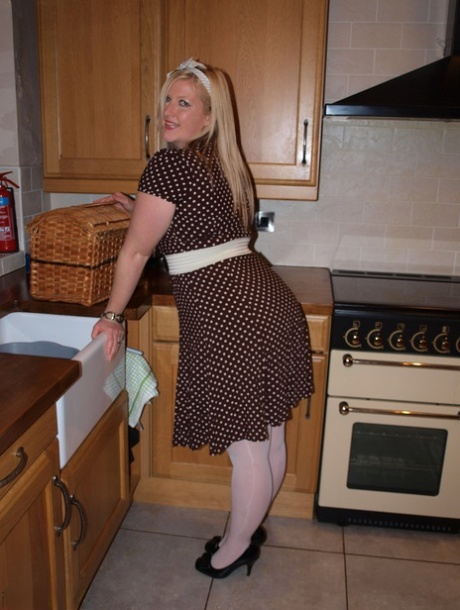 chubby chick giving head beautiful xxx image