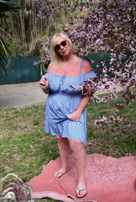 husband cheats on wife with blonde bbw sexy nude gallery