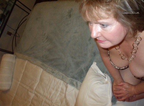 thick arab mom hot nude images