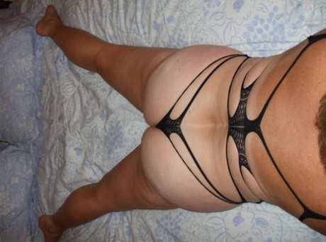 curvy black solo naked gallery